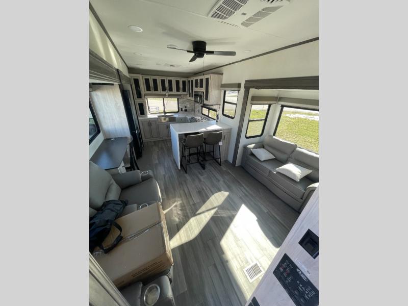 FOREST RIVER RV SANDPIPER 3800RK living